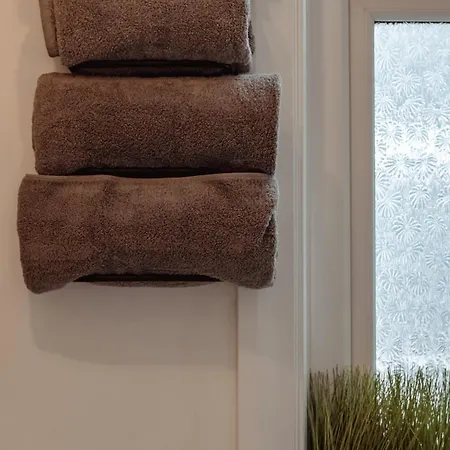 Modern Bright Spacious Flat 公寓