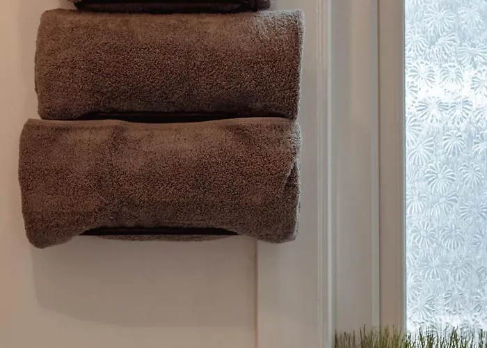 Modern Bright Spacious Flat Apartman