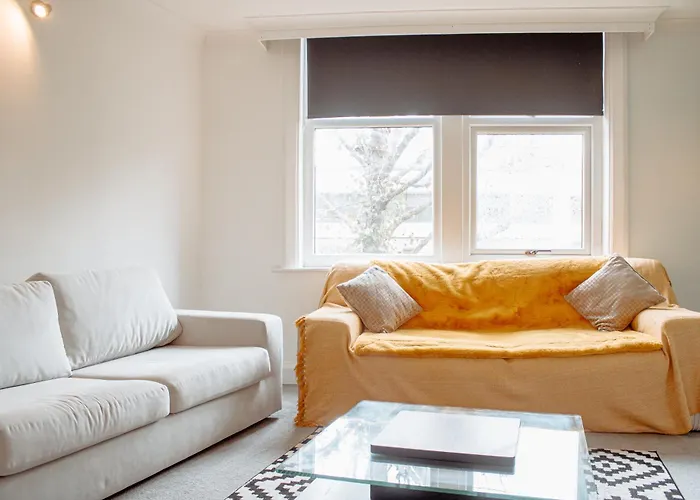 Modern Bright Spacious Flat