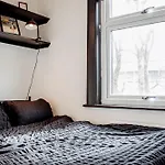 Lägenhet Modern Bright Spacious Flat