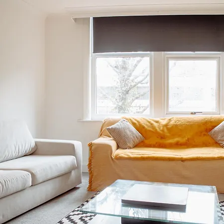 Modern Bright Spacious Flat