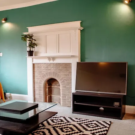 Modern Bright Spacious Flat شقة هاروغايت