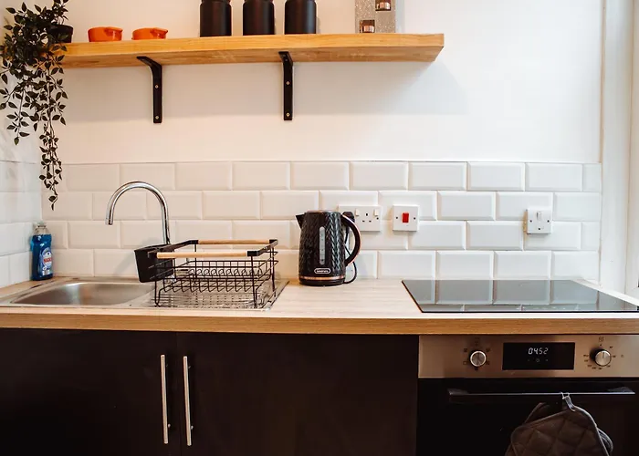 Modern Bright Spacious Flat *